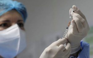 Κομισιόν: Κανονικά θα παραδοθούν οι δόσεις της Pfizer