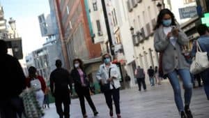 Τα κρούσματα COVID-19 παγκοσμίως ξεπερνούν τα 100 εκατ. – Τι θα γίνει με τον εμβολιασμό σε Ελλάδα