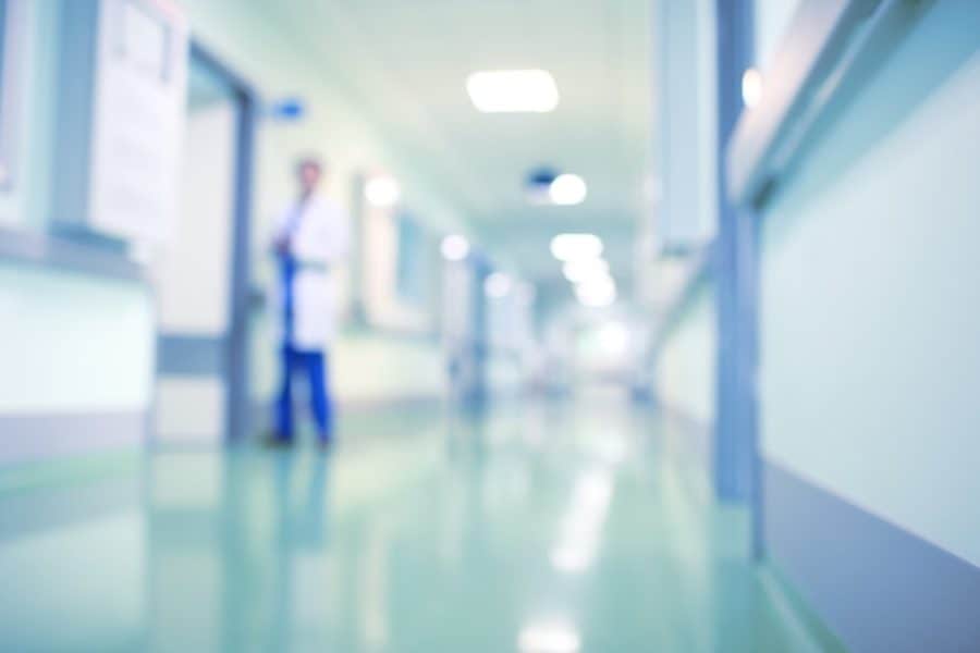 Αναστολή επισκεπτηρίων σε νοσοκομεία και μονάδες φροντίδας