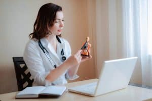 Πρόγραμμα τηλεκπαίδευσης των ιατρών κατά της πανδημίας