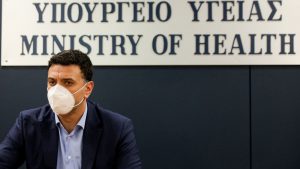 Κικίλιας: Χωρίς οικονομική επιβάρυνση για τους ανασφάλιστους η περίθαλψη σε ιδιωτικές δομές