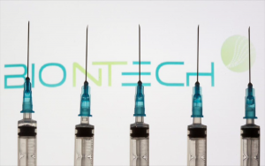 Έτοιμη η BioNTech και για το νέο εμβόλιο σε περίπτωση μετάλλαξης του κορωνοϊού