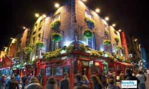 Κορονοϊός: Μειώνεται ο μέσος όρος ηλικίας των νοσούντων – Φοβίζουν οι ασυμπτωματικοί νέοι