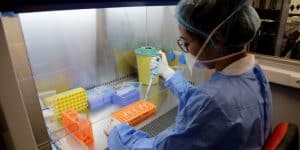 Εθνική Επιτροπή Εμβολιασμών: Χωρίς τεστ για κορωνοϊό το εμβόλιο για τη γρίπη