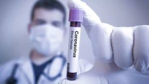 Σε έγκριση του εμβολίου της Pfizer και ποιες οι ενδεχόμενες παρενέργειες