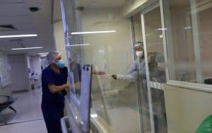 Η ιντερφερόνη μειώνει τον κίνδυνο σοβαρής Covid-19 και θανάτου των ασθενών