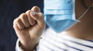 ΜΙΤ: Αλγόριθμος ανιχνεύει τα κρούσματα κορωνοϊού από τον ήχο του βήχα