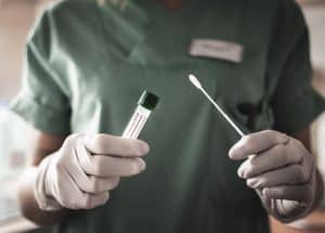 Η Roche θα Ξεκινήσει Ταχύ Ιολογικό Τεστ για την COVID-19 από τα Τέλη Σεπτεμβρίου