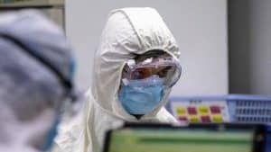 Ένα αντιφλεγμονώδες και ένα αντικαρκινικό φάρμακο δοκιμάζονται για τη θεραπεία της COVID-19