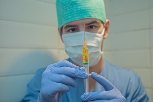 Η Moderna δοκιμάζει πιθανά εμβόλια κατά της ευλογιάς των πιθήκων