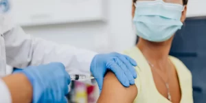 Σύγκριση 4 εμβολίων για τον Covid, τι δείχνουν τα στοιχεία 6 μήνες μετά τον εμβολιασμό -Τι γίνεται με τα αντισώματα