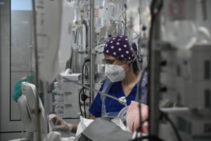 Ακαδημαϊκός υπεύθυνος του προγράμματος είναι ο κ. Ιωάννης Μαντάς, Ομότιμος Καθηγητής του Τμήματος Νοσηλευτικής του Ε.Κ.Π.Α.