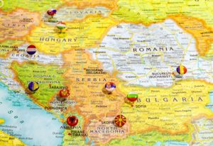 Η ελληνική επιχειρηματικότητα εκτιμάται ότι συνεισφέρει στη μεγέθυνση του ΑΕΠ της Βουλγαρίας, με μερίδιο περί το 5% επί του συνολικού αποθέματος ΑΞΕ, συμβάλλοντας στη δημιουργία χιλιάδων θέσεων εργασίας.